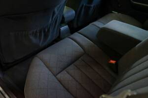 Image 17/33 of Mercedes-Benz E 300 Diesel (1994)