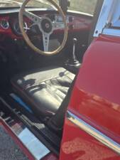 Bild 2/8 von MG MGC GT (1969)