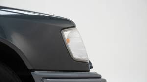 Image 13/15 of Mercedes-Benz E 220 (1994)