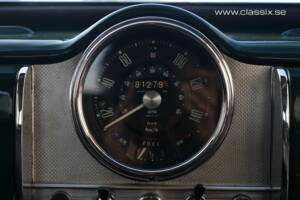 Image 4/17 of Morris Minor 1000 Traveller (1971)