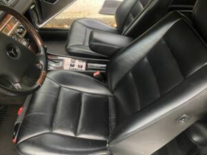 Image 8/8 of Mercedes-Benz 300 CE (1992)