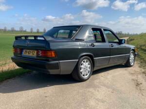 Bild 3/5 von Mercedes-Benz 190 E 2.6 (1990)