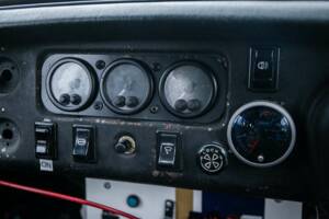 Image 23/42 of MG MGB GT (1972)