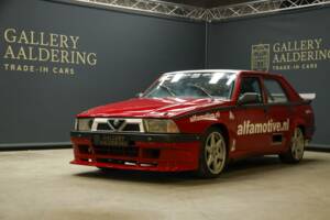 Image 5/50 de Alfa Romeo 75 3.0 V6 QV (1990)