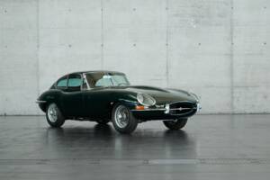 Image 31/50 de Jaguar E-Type (1970)