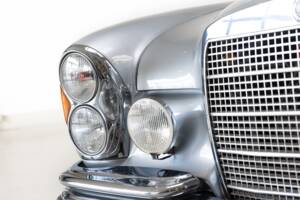 Image 4/27 of Mercedes-Benz 280 SEL 4,5 (1972)