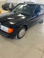 Bild 34/69 von Mercedes-Benz 190 E (1988)