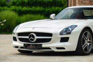 Image 4/50 of Mercedes-Benz SLS AMG (2010)