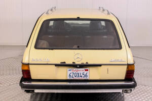 Image 4/33 de Mercedes-Benz 300 TD (1979)