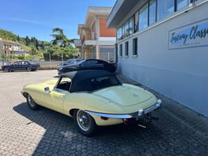 Image 3/15 de Jaguar E-Type (1969)