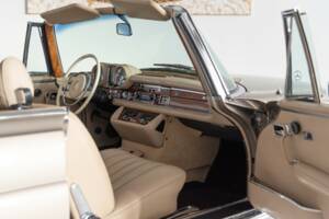 Bild 31/42 von Mercedes-Benz 280 SE 3,5 (1971)