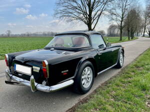 Image 9/25 of Triumph TR 250 (1968)
