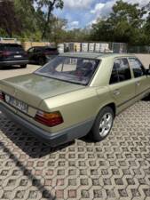 Bild 5/19 von Mercedes-Benz 200 D (1984)