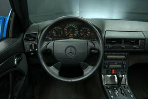 Image 15/50 de Mercedes-Benz SL 500 (1997)
