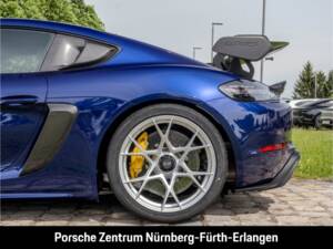 Image 14/50 of Porsche 718 Cayman GT4 RS Weissach (2025)