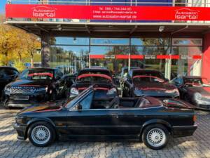 Immagine 1/28 di BMW 320i (1988)