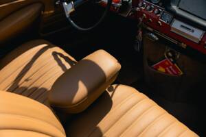 Image 39/56 of Citroën DS 21 Chapron (1967)