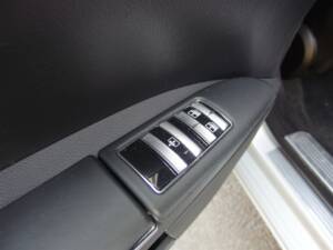 Image 63/98 of Mercedes-Benz S 500 L (2007)
