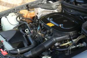 Image 4/50 of Mercedes-Benz 200 E (1992)