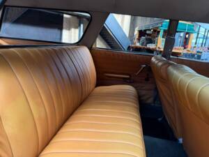 Image 32/40 of Peugeot 404 Break (1965)