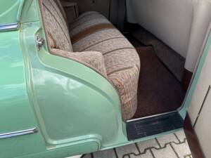 Image 63/82 of Packard Deluxe (1950)