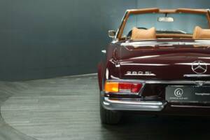 Bild 24/50 von Mercedes-Benz 280 SL (1971)