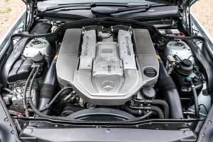 Image 27/40 of Mercedes-Benz SL 55 AMG (2002)