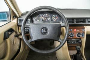 Bild 8/50 von Mercedes-Benz 230 TE (1987)