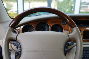 Image 36/50 of Jaguar XKR (2001)