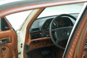 Bild 38/50 von Mercedes-Benz 380 SE (1980)