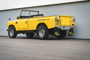 Image 63/98 of Land Rover 109 (1983)