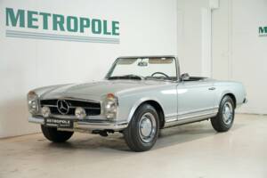 Image 1/36 of Mercedes-Benz 230 SL (1966)