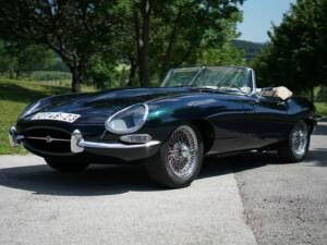 Image 4/8 of Jaguar E-Type "Lightweight" (1963)