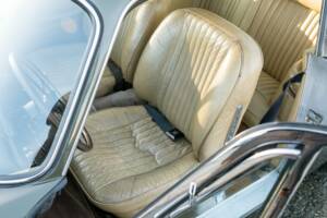 Immagine 21/36 di Aston Martin DB 6 Mk II (1970)