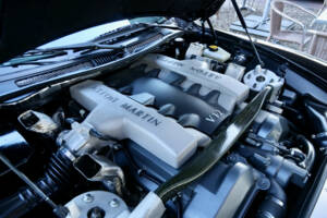 Image 43/50 de Aston Martin V12 Vanquish (2002)