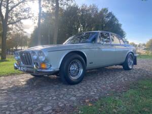 Image 16/60 of Jaguar XJ 6 4.2 (1972)