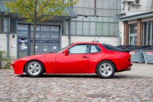 Image 2/22 of Porsche 944 (1982)