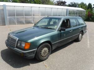 Image 1/12 of Mercedes-Benz 300 TD Turbo (1988)