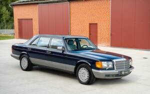 Image 6/72 de Mercedes-Benz 500 SEL (1984)