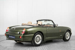 Image 2/50 of MG RV8 (1994)