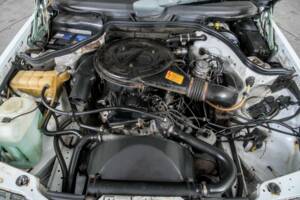 Image 39/50 of Mercedes-Benz 200 (1986)