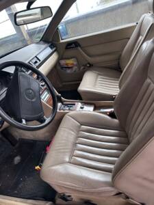 Immagine 8/12 di Mercedes-Benz 300 CE (1988)