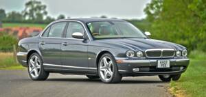 Image 2/50 of Jaguar XJ 8 4.2 (2007)