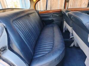 Image 9/27 of Jaguar Mk II 2.4 (1967)