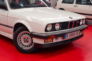 Image 2/38 of BMW 325i (1986)