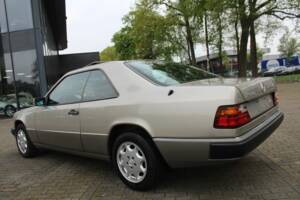 Bild 6/8 von Mercedes-Benz 230 CE (1991)