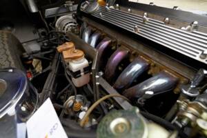 Image 21/25 de Jaguar E-Type (1969)