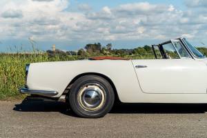 Bild 18/42 von Lancia Flaminia GT 2.8 3C Touring (1966)