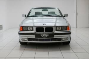 Imagen 4/28 de BMW 325i (1994)