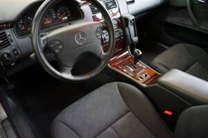 Bild 25/38 von Mercedes-Benz E 200 Kompressor (2001)